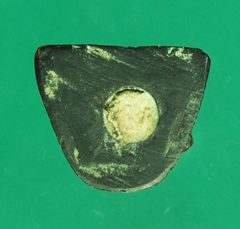 *29131 รูปหล่อหลวงปู่ผล ไม่ทราบที่และปีสร้าง ก้นอุดผง 8