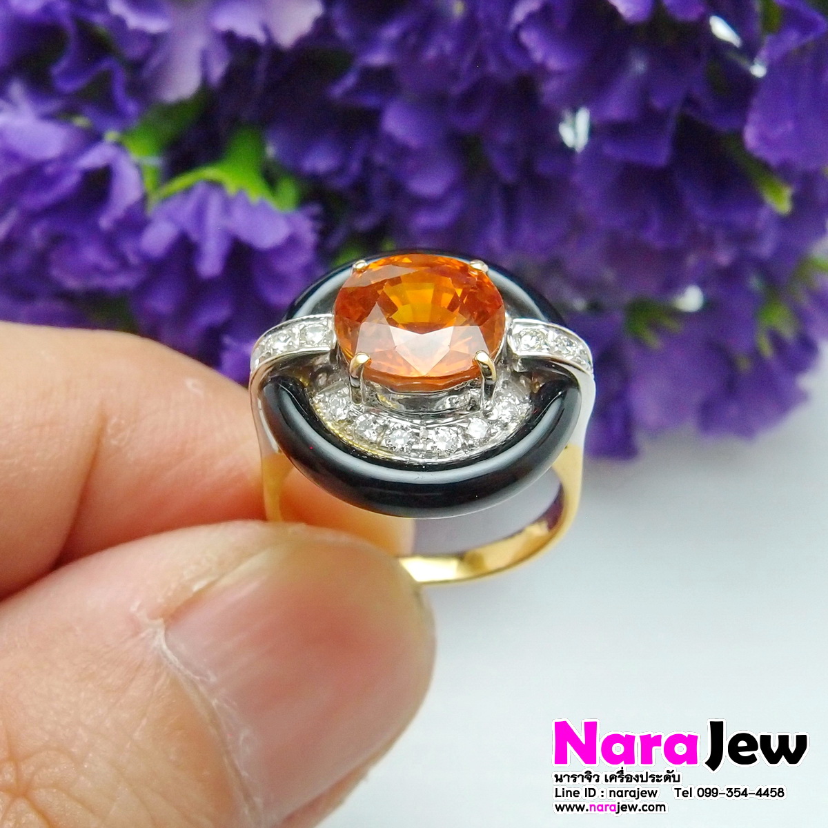 แหวนบุษราคัม ซีลอน สี Vivid Orange Sapphire ล้อม 2 ชั้น เพชรแท้ และนิล พร้อมใบเซอร์สถาบันอัญมณี