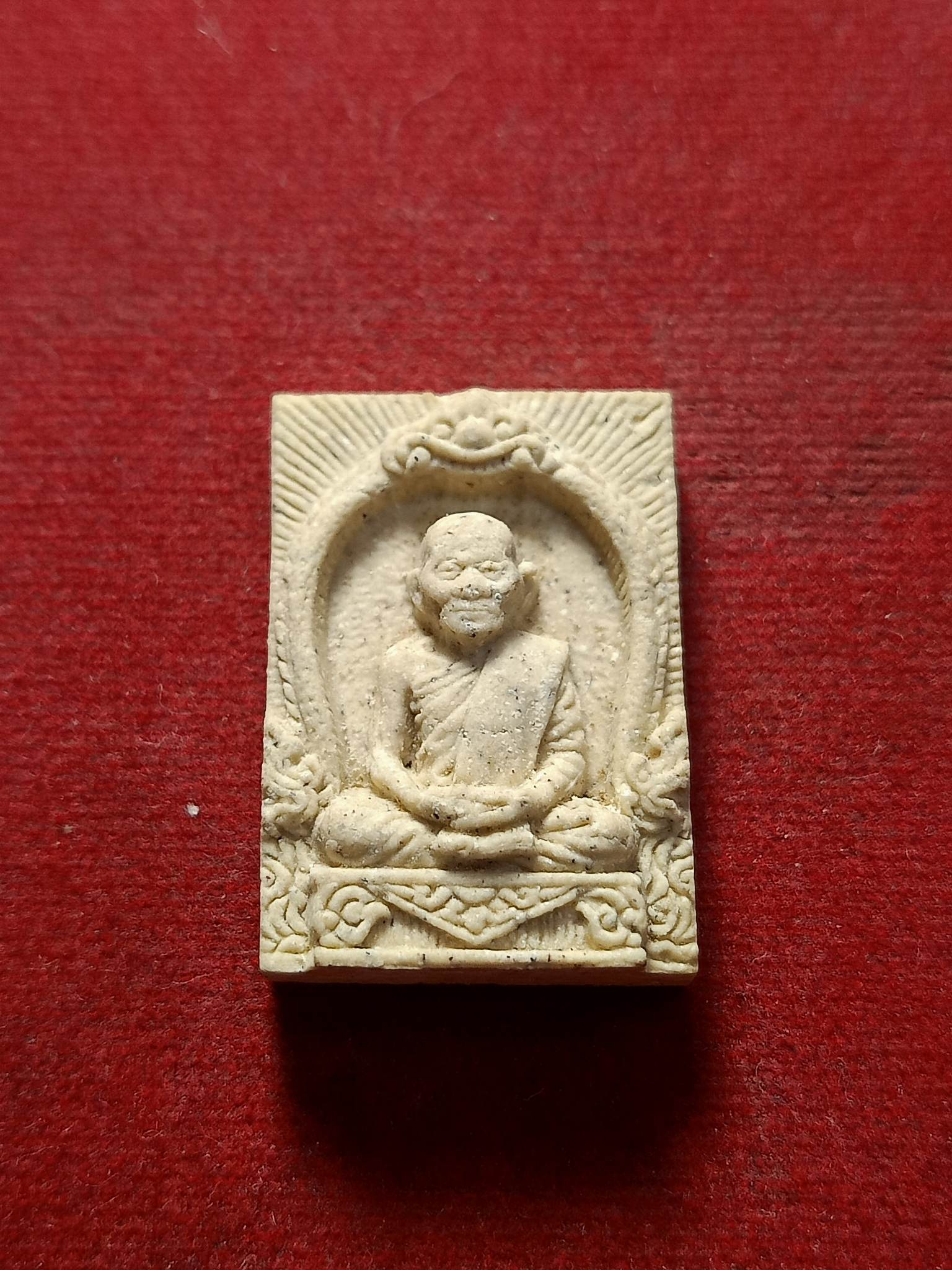 พระผงหลวงปู่คำพันธ์ วัดธาตุพนม จ.นครพนม รุ่นบุญญาบารมี ปี 2536 พร้อมกล่อง (SKU-02578)