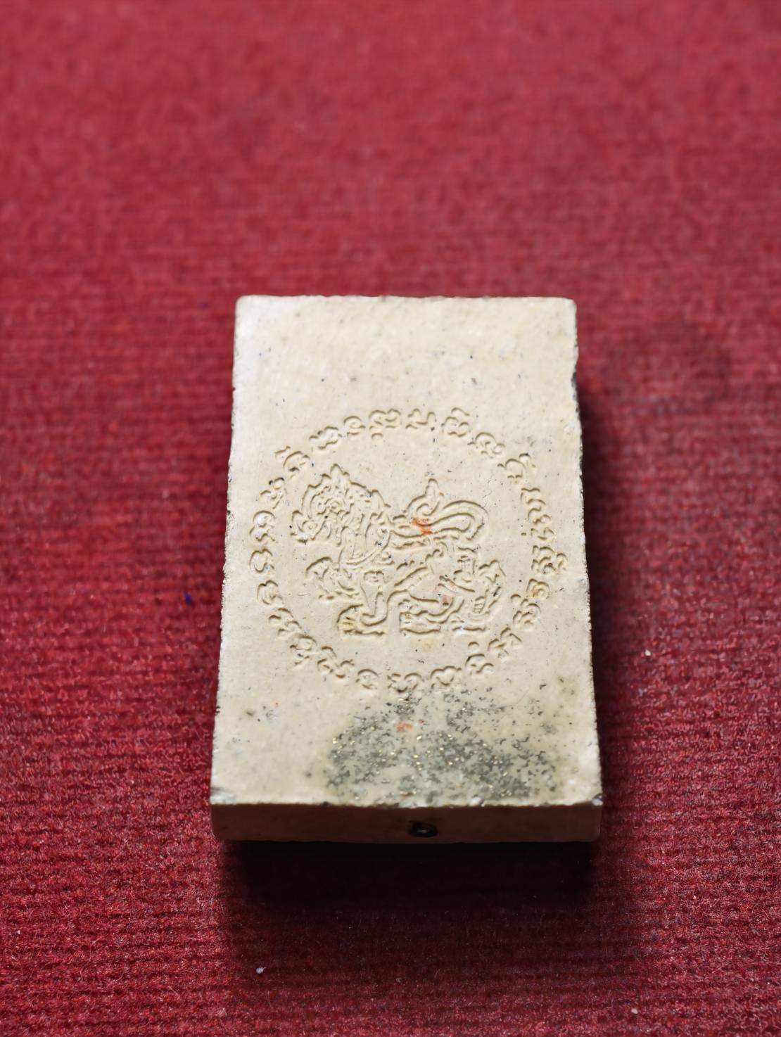 พระผงรูปเหมือน นั่งในซุ้มประตูหลังติดจีวร ครูบาสร้อย วัดมงคลคีรีเขตต์ จ.ตาก (SKU-13684)