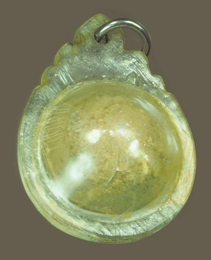 *39861 ลูกอมเก่าเนื้อแห้ง เลี่ยมพลาสติกเก่าหลายสิบปี ไม่ทราบที่และปีสร้าง 12