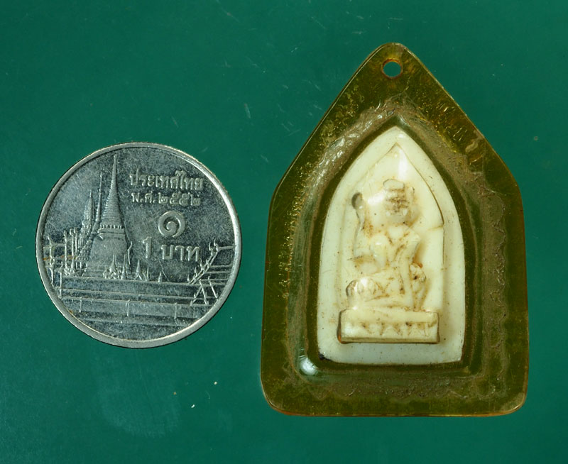 *30255 นางกวักแกะ เลี่ยมพลาสติกเก่า ไม่ทราบที่และปีสร้าง 12