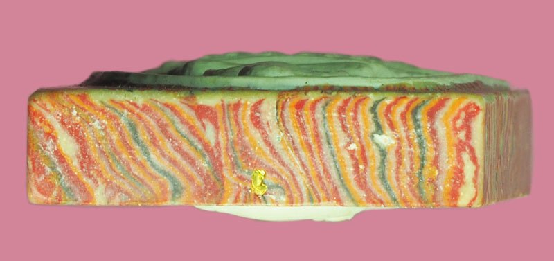 *39608 พระสมเด็จพิมพ์ฐานสิงห์ หลวงพ่อแพ ปี2539 เนื้อผงลายสายรุ้งพิเศษฝังตะกรุดทองคำ รุ่นย้อนยุค วัดพิกุลทอง จ.สิงห์บุรี 82