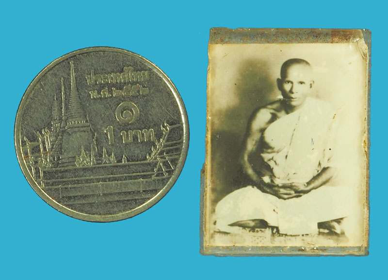 ขายแล้ว*35475 รูปถ่ายอัดกระจกสองด้าน หลังยันต์สามเก่า ไม่ทราบที่และปีสร้าง 4