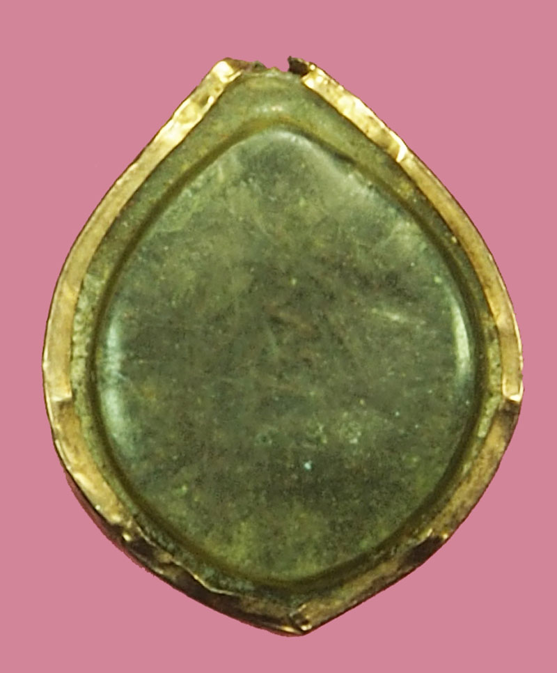 *37848 เหรียญเม็ดกระดุม หลวงปู่แหวน สุจิณโณ วัดดอยแม่ปั่ง เชียงใหม่ เลี่ยมจับแปะขอบนาค 31