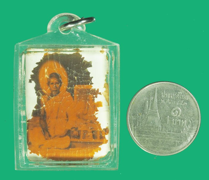 *39514 รูปถ่ายหลังจารยันต์ หลวงปู่หิน วัดหนองนา พัฒนานิคม จังหวัดลพบุรี เลี่ยมพลาสติก 69