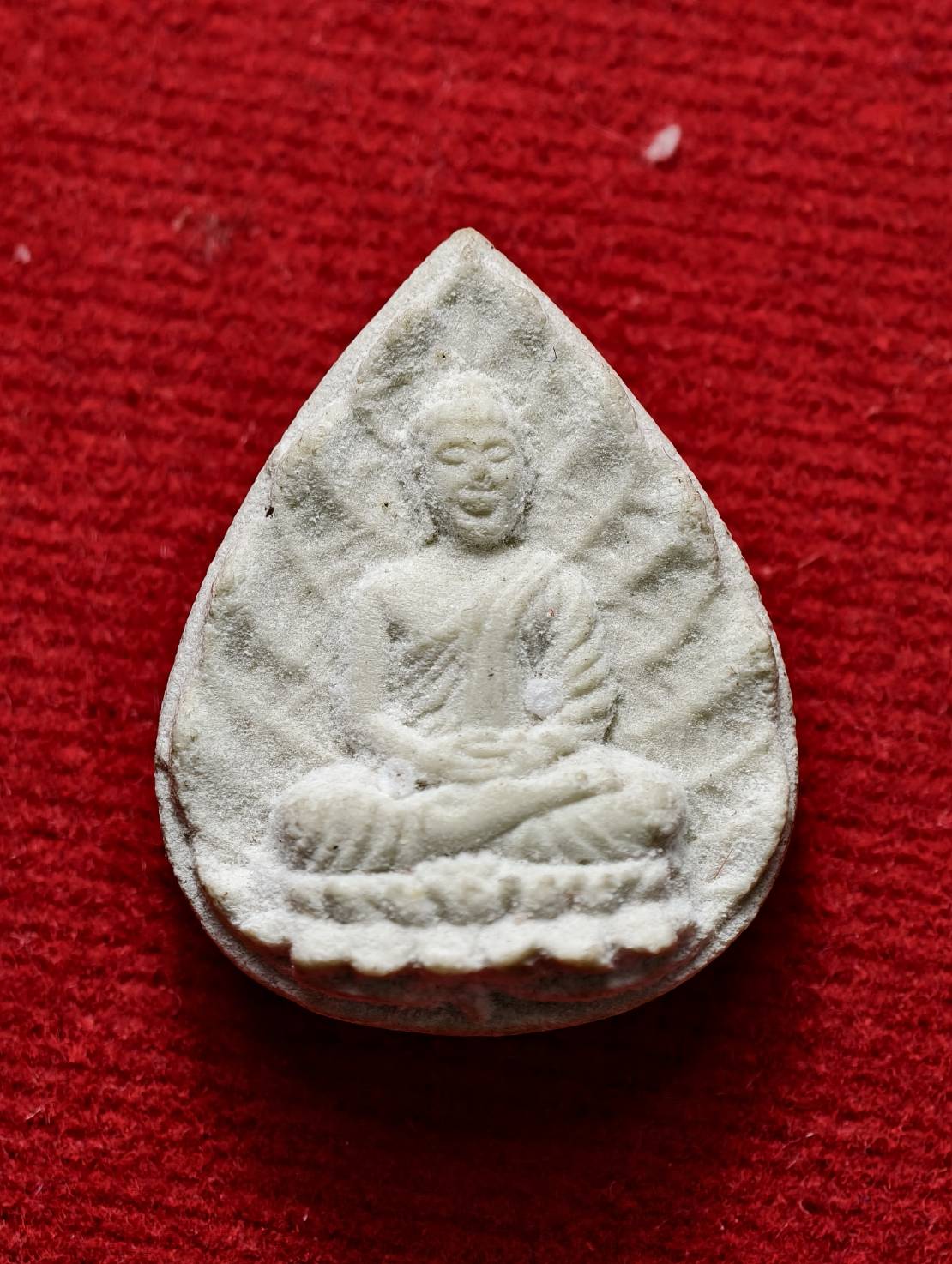 พระผงใบโพธิ์โรยเกศา พระอาจารย์เปลี่ยน ปัญญาปทีโป วัดอรัญญวิเวก (วัดบ้านปง) อำเภอแม่แตง จ.เชียงใหม่ (SKU-13353)