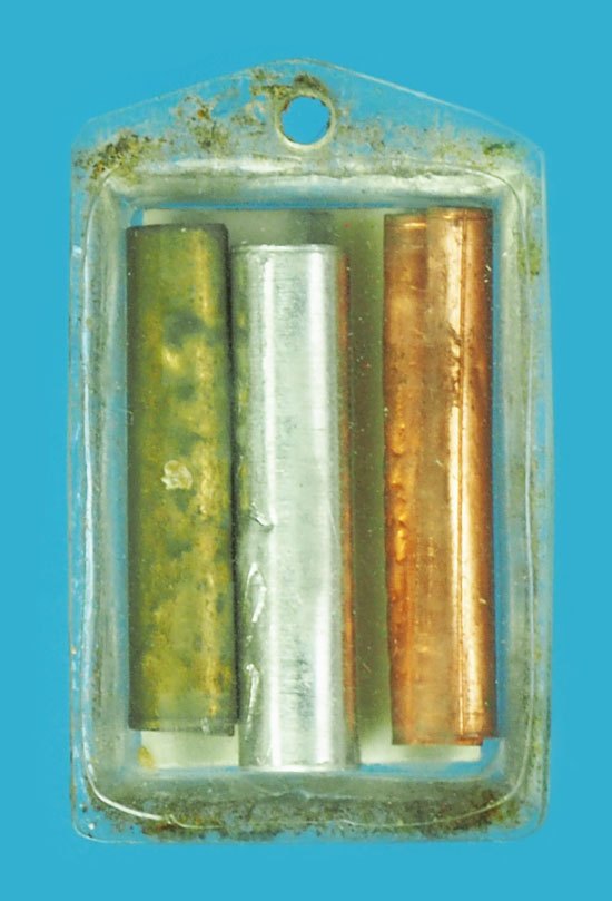 *38454 รูปถ่ายหลังตะกรุด หลวงพ่อสุด วัดกาหลง สมุทรสาคร เลี่ยมพลาสติกเดิมจากวัด 79