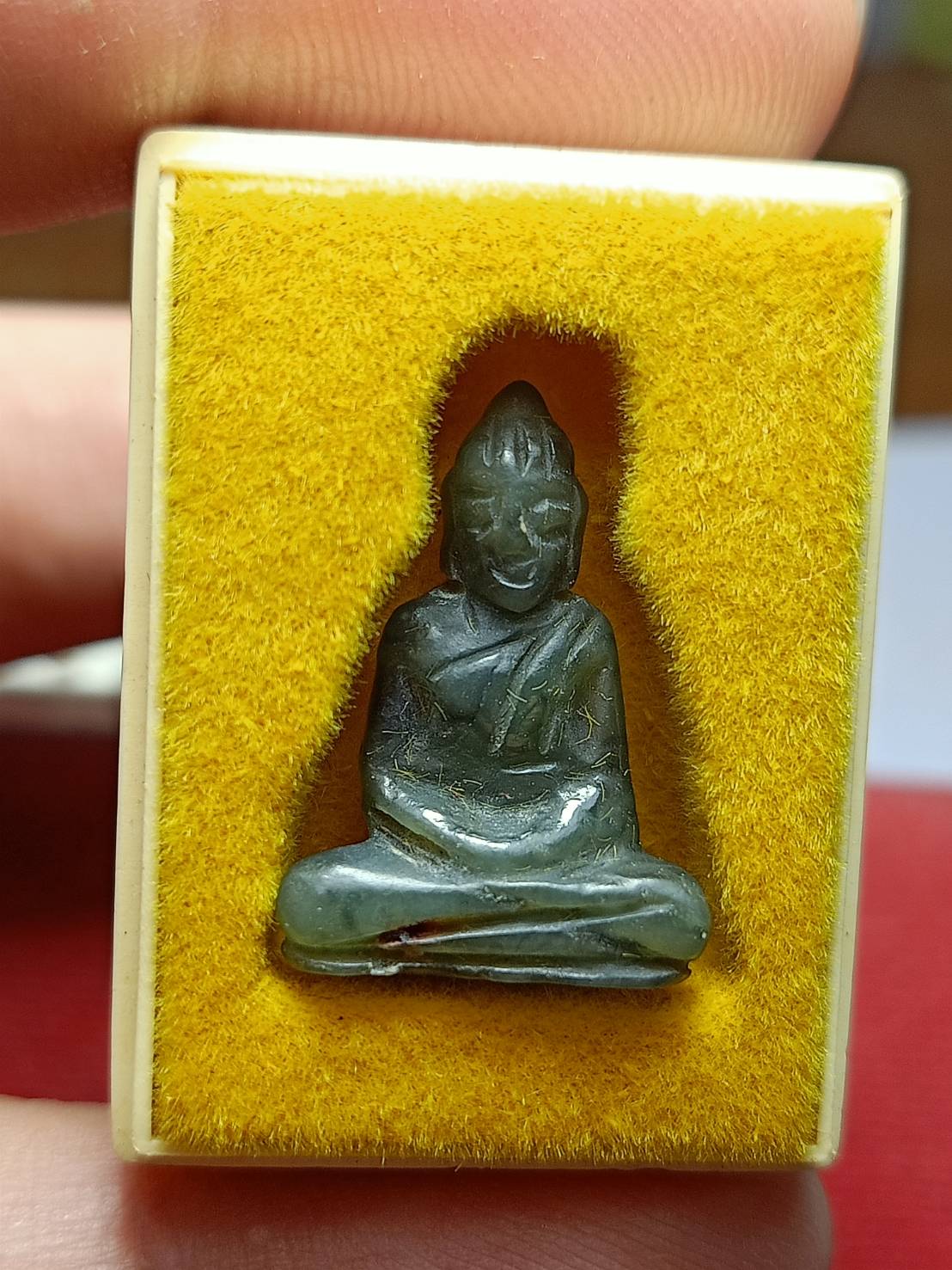 พระหยกหลวงพ่อวิริยังค์ วัดธรรมมงคล กทม. ปี 2536 พร้อมกล่อง (SKU-11524)