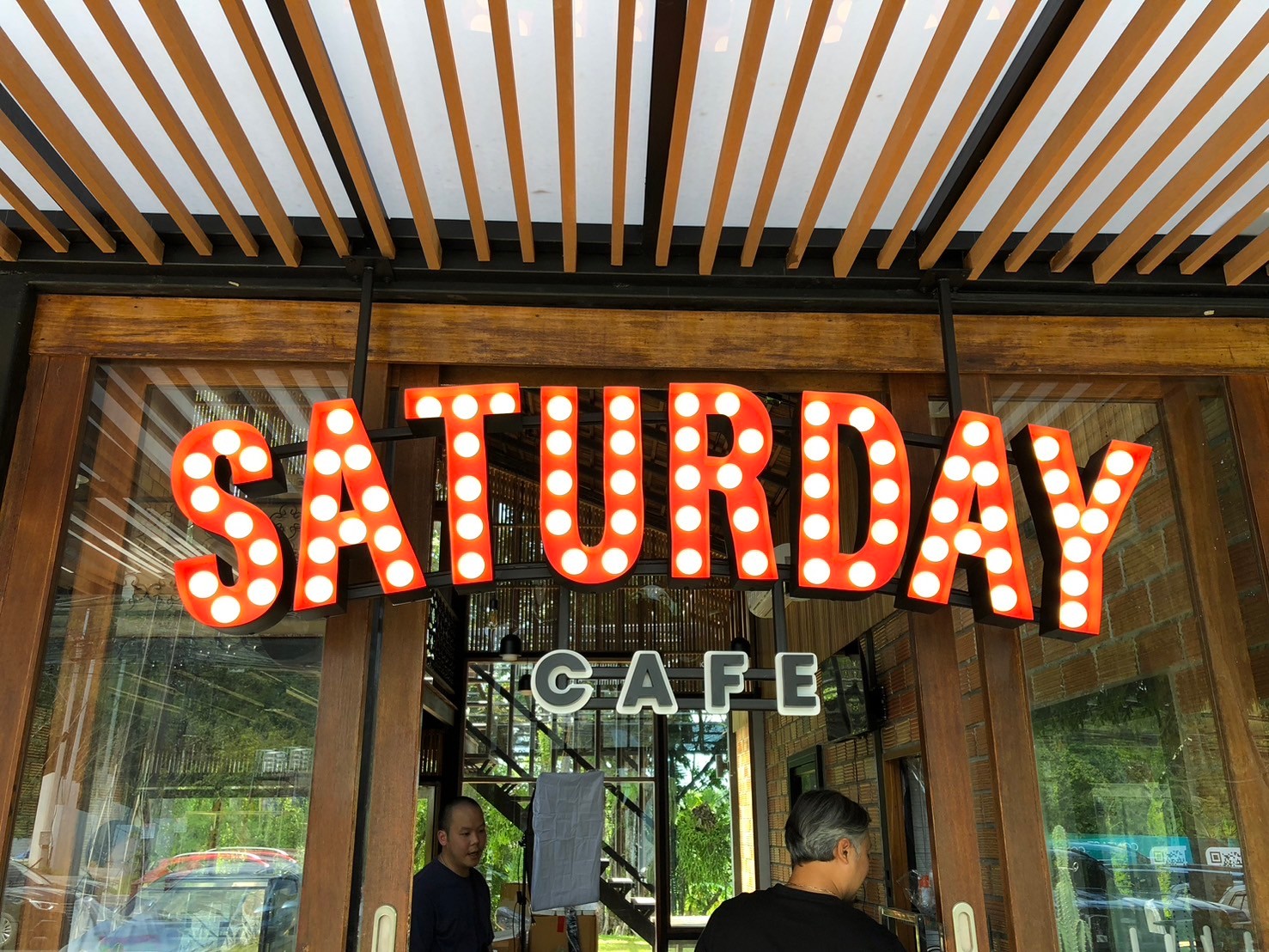 ป้ายร้าน SATURDAY