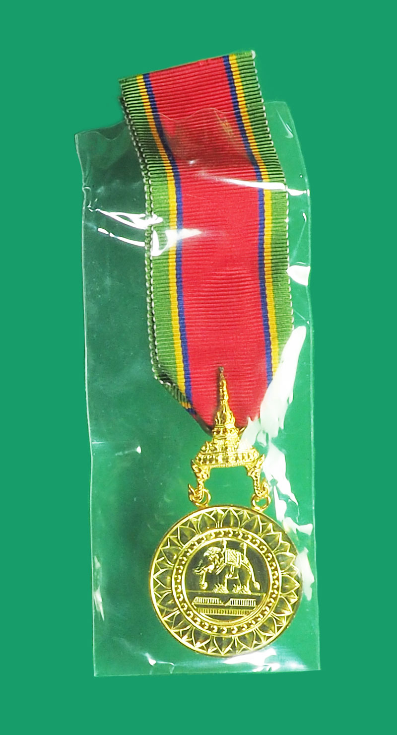 ขายแล้ว*32803 เหรียญข้างเผือก มปร กระหลั่ยทอง พร้อมแพรแถบและเกล่องเดิม (ซื้อใหม่ๆราคาเป็นพัน) 10