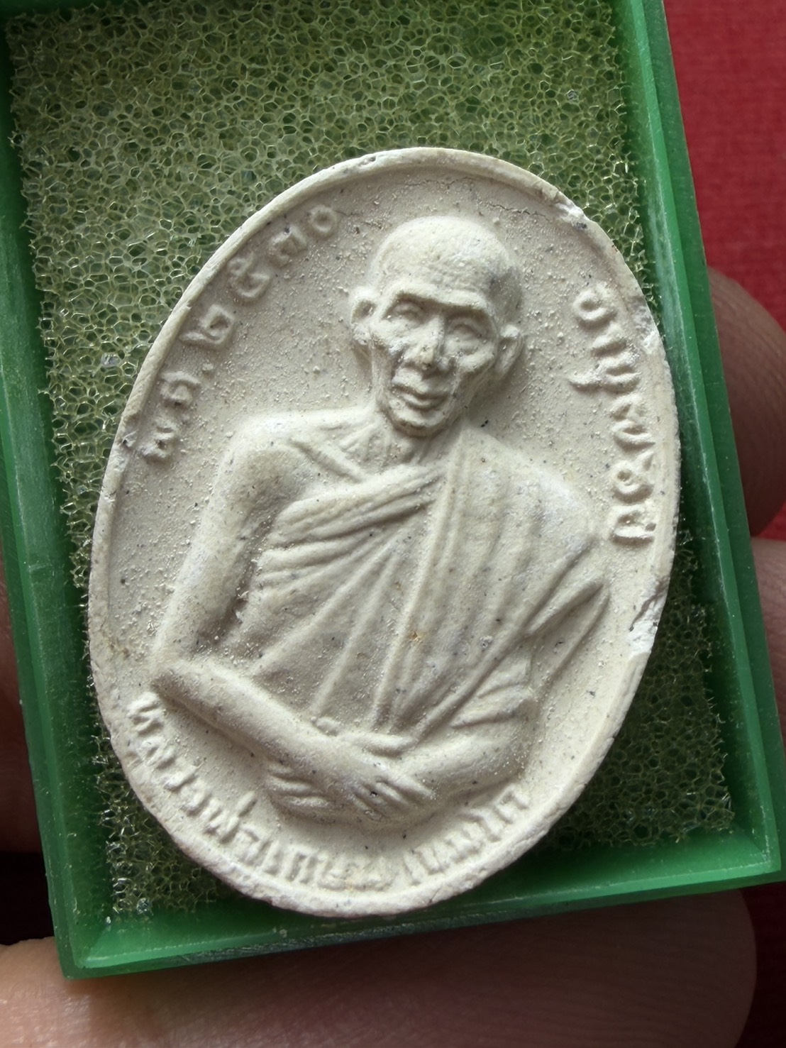 พระผงหลวงพ่อเกษม สุสานไตรลักษณ์ จ.ลำปาง ปี 2530 พร้อมกล่อง (SKU-13206)