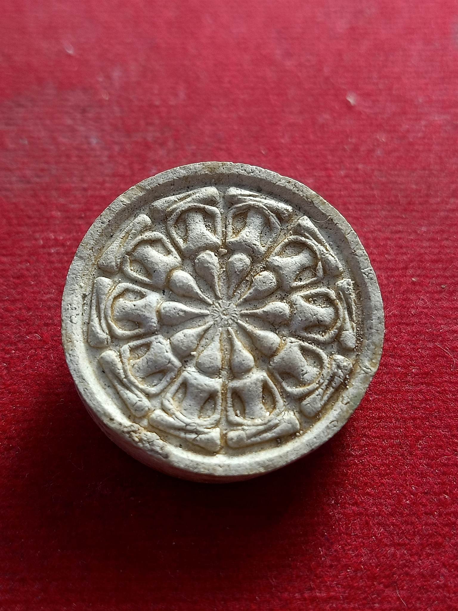 นาคปรกหลังงบน้ำอ้อยหลวงพ่อเจริญวัดหนองนา เนื้อผง สุพรรณบุรี (SKU-01402)