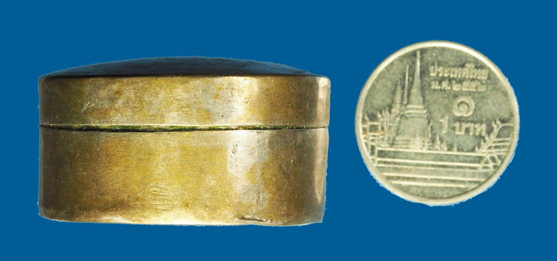 *31353 ตลับสำหรับใส่สีผึ้ง ทำด้วยเงิน เก่าพอมีอายุ 12