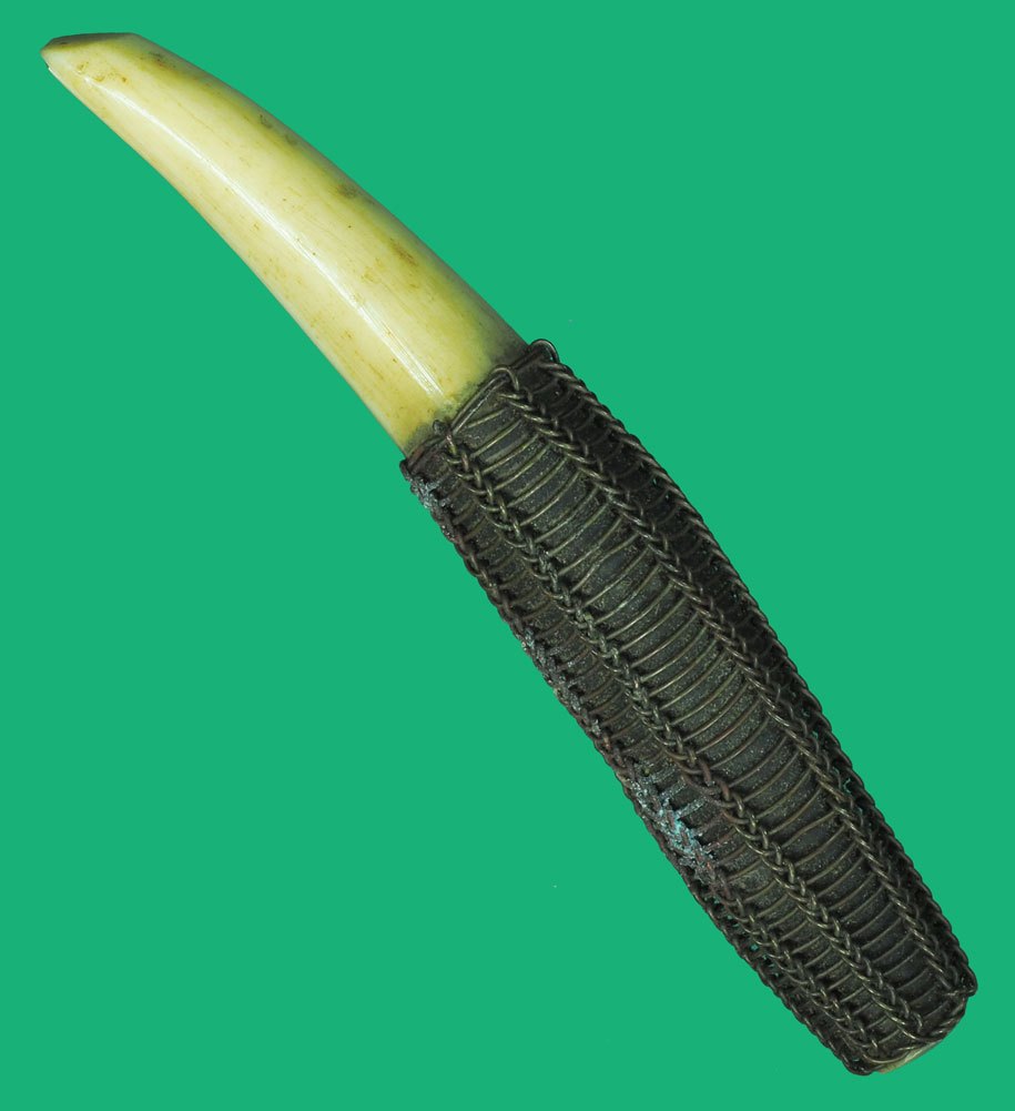 *38121 เขี้ยวถักลวดโบราณ เก่าไม่ทราบที่และปีสร้าง 12