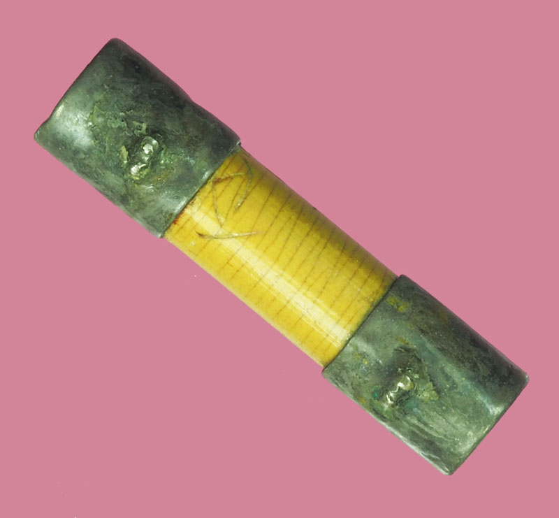 *38327 ตะกรุดหวาย เลี่ยมจับขอบเงินเก่า ไม่ทราบที่ 12