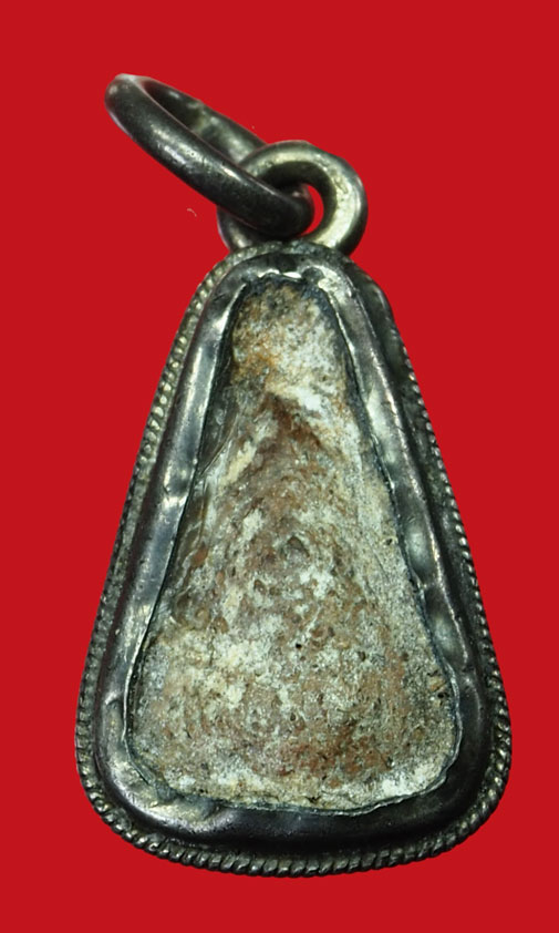 ขายแล้ว*35129 พระนางพญากรุ วัดเขาพระศรี สุโขทัย เนื้อดิน เลี่ยมเงินเก่า 13