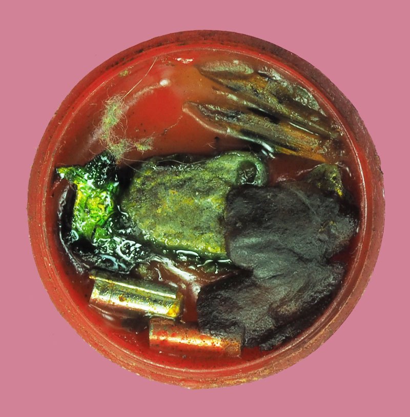 *39015 สีผึ้งพรพรม หลวงพ่อกวย วัดโฆษิตราราม ชัยนาท (ฝาตลับสีผึ้งหลวมสันนิฐานว่าฝาเดิมได้หายไป) 12