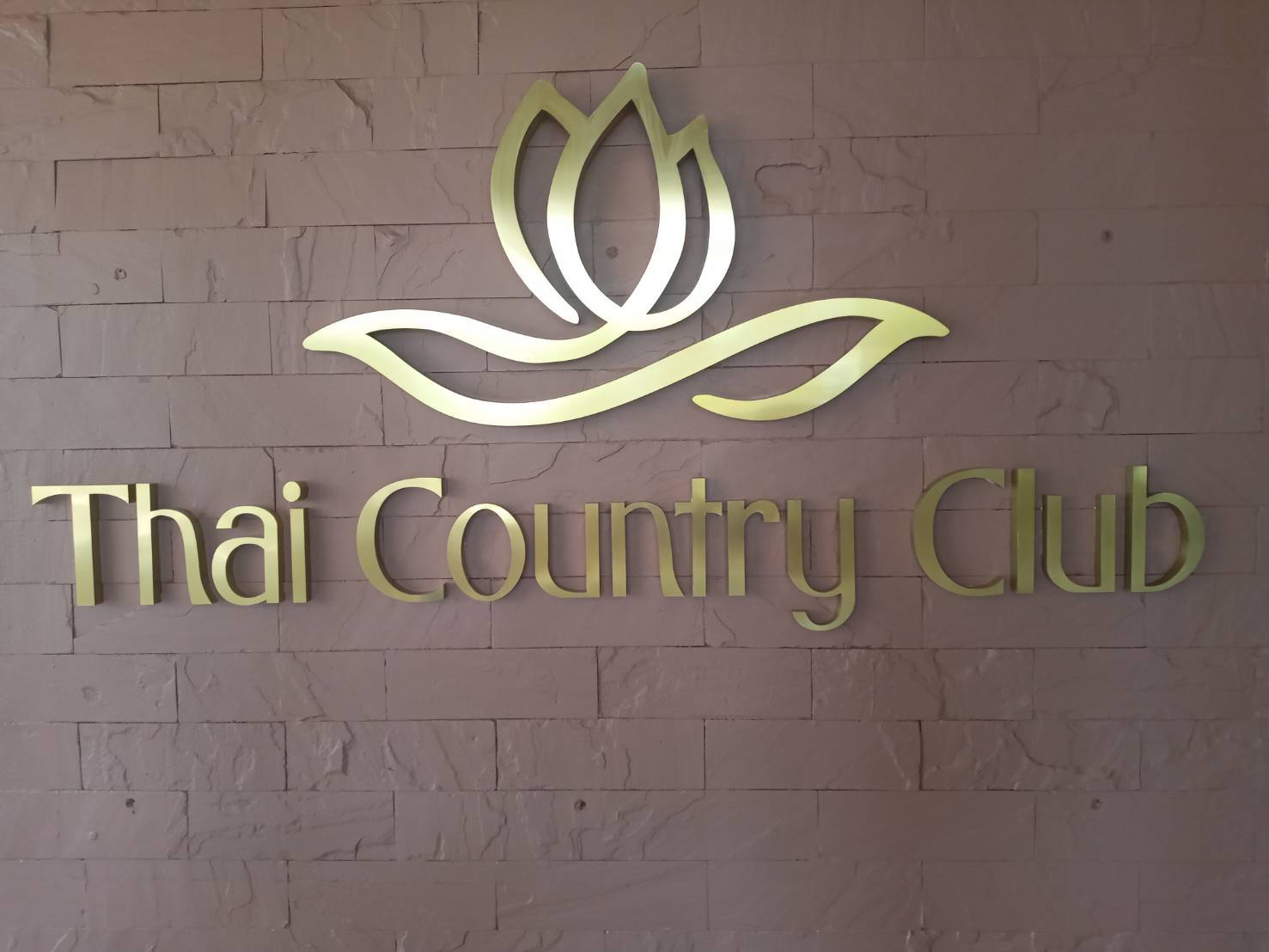 ป้ายสแตนเลสหน้าทองแฮร์ไลน์ยกขอบ