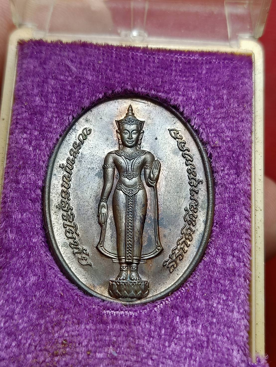 เหรียญพระพุทธสุริโยทัย สิริกิติฑีมายุมงคล หลัง สก พิธีสมโภชพระเจดีย์ศรีสุริโยทัย จ.อยุธยา ปี 2534 พร้อมกล่อง (SKU-07861)