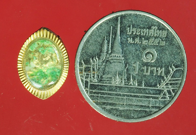 *29514 เหรียญเม็ดแตง หลวงปู่แหวนสุจิณโณ วัดดอยแม่ปั่ง เชียงใหม่ เลี่ยมแปะขอบทอง 31