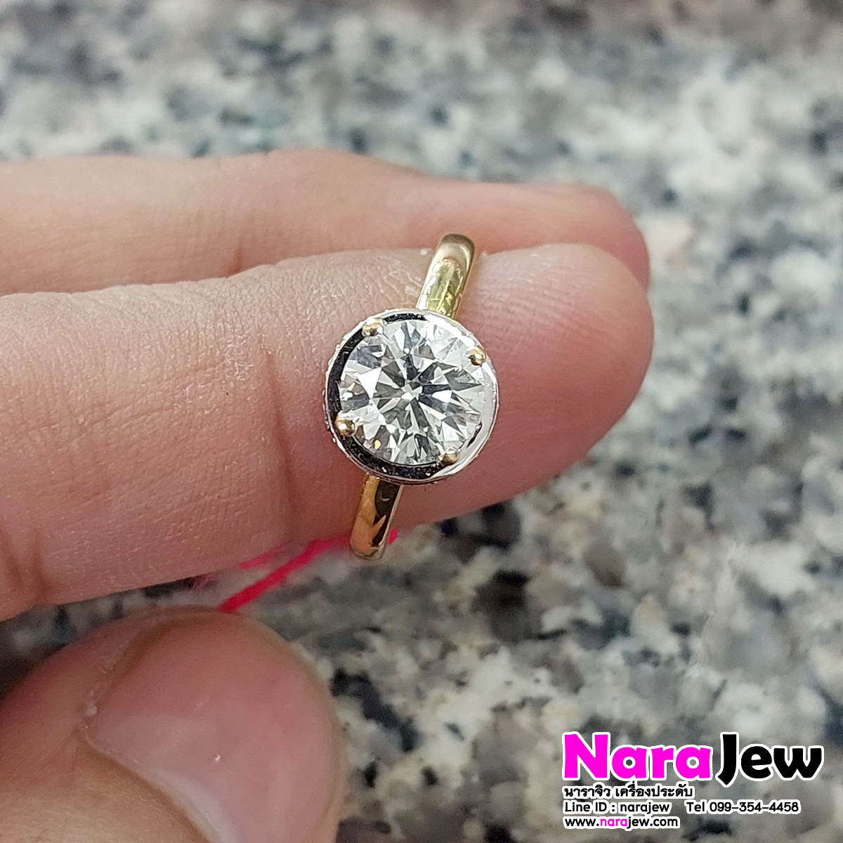 แหวนเพชร เม็ดชู นน. 1.5 กะรัต ล้อมเพชร 0.36 กะรัต น้ำ 92 vs
