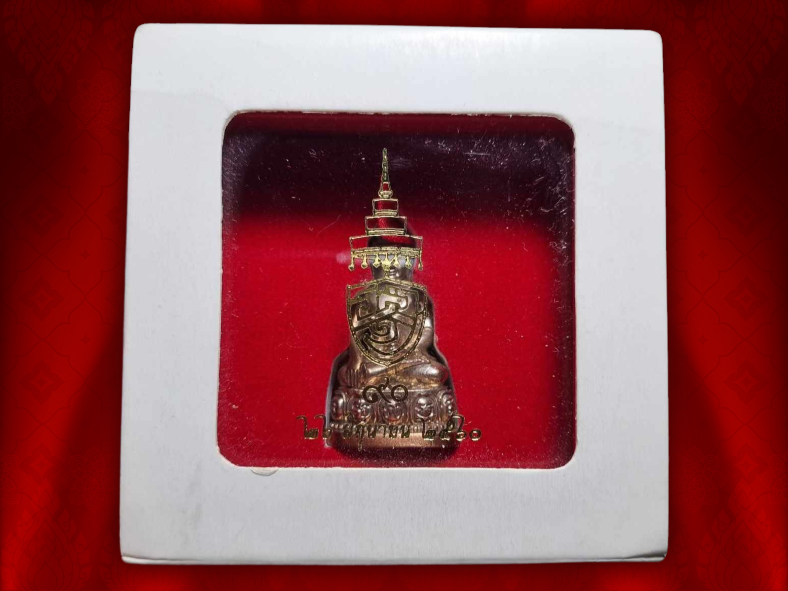 พระกริ่งอริยวงศ์ ออป. ครบรอบ 90 พรรษา ปี 2560 ของสมเด็จพระอริยวงศาคตญาณ สมเด็จพระสังฆราช (อัมพร อัมพโร ) วัดราชบพิธ สมเด็จพระสังฆราช พระองค์ที่ 20 แห่งกรุงรัตนโกสินทร์ เนื้อนวะ พร้อมกล่อง องค์นี้ No.3170