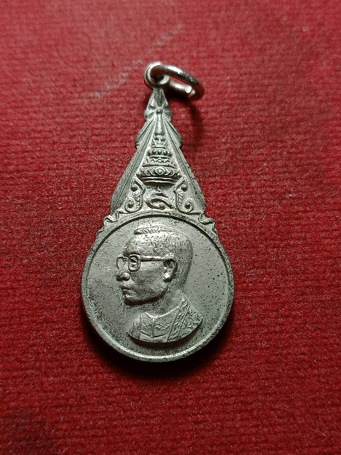 เหรียญ ร.9 หลวงพ่อฤาษีลิงดำ วัดท่าซุง จ.อุทัย ปลุกเสก (SKU-07760)