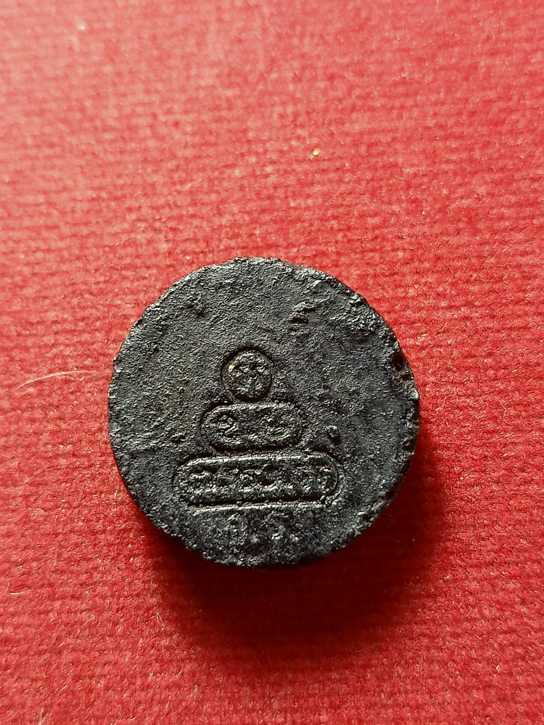 พระปิดตาจันทร์ลอย หลังยันต์ ลงรัก เจ้าคุณวิเชียร วัดเครือวัลย์ จ.ชลบุรี (SKU-12796)