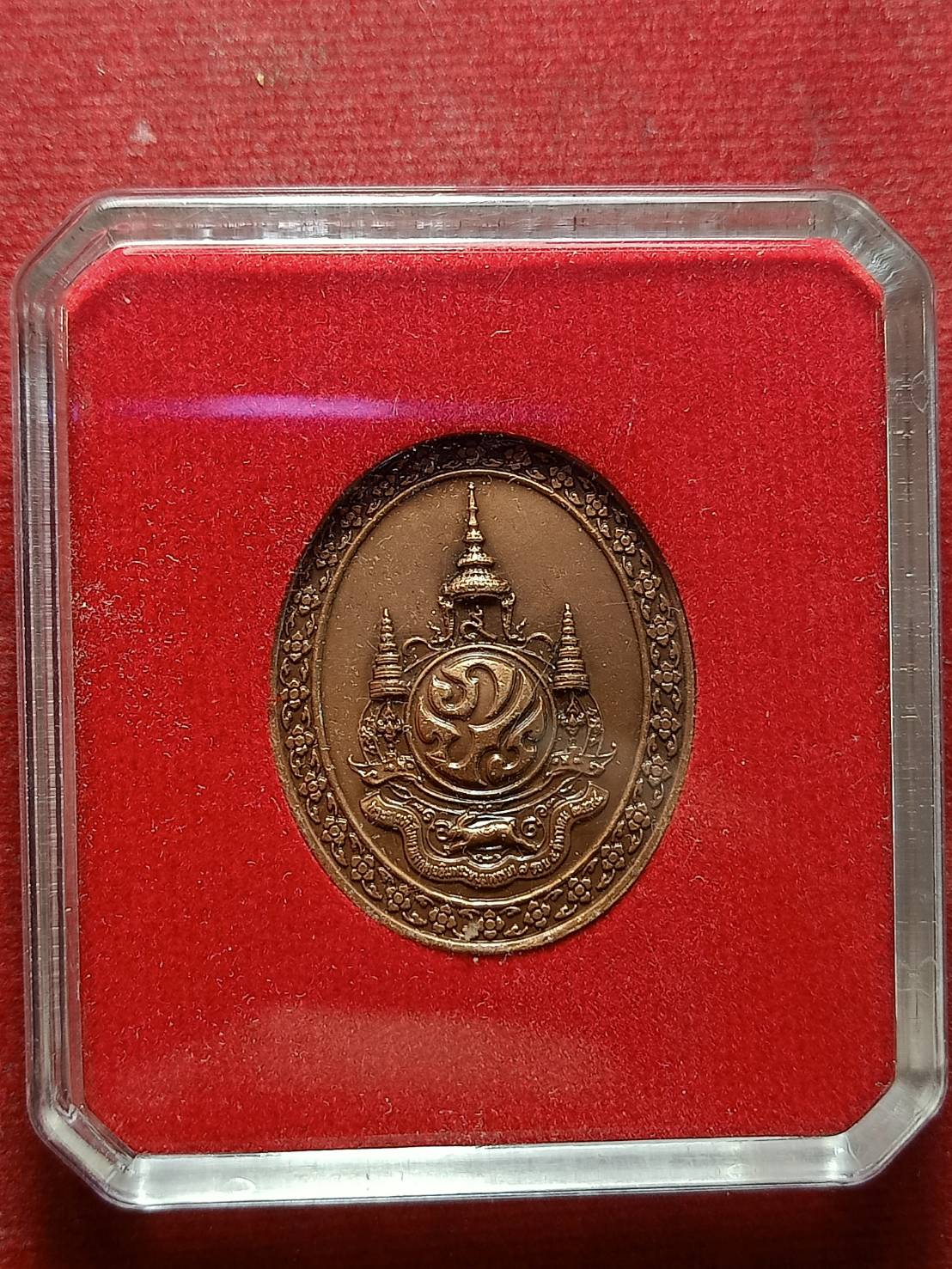 เหรียญพระพุทธเมตตาเสนานาถ หลัง ภปร. โดยพระบรมราชานุญาต กองทัพบก พร้อมกล่อง (SKU-12665)