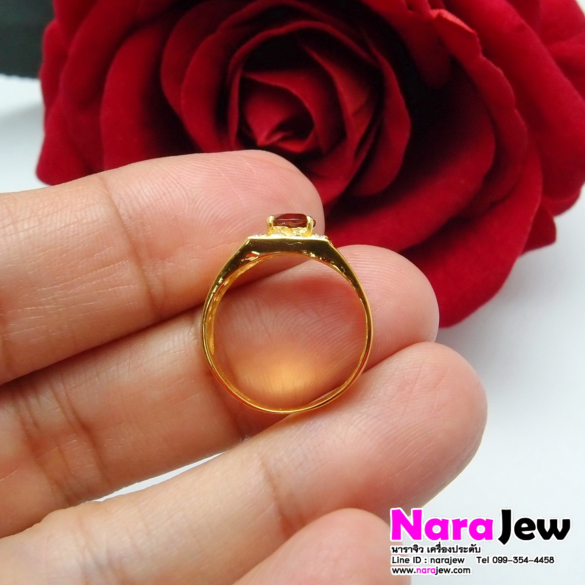 แหวนพลอยโกเมน บ่าข้างฉลุลาย งานเก่า