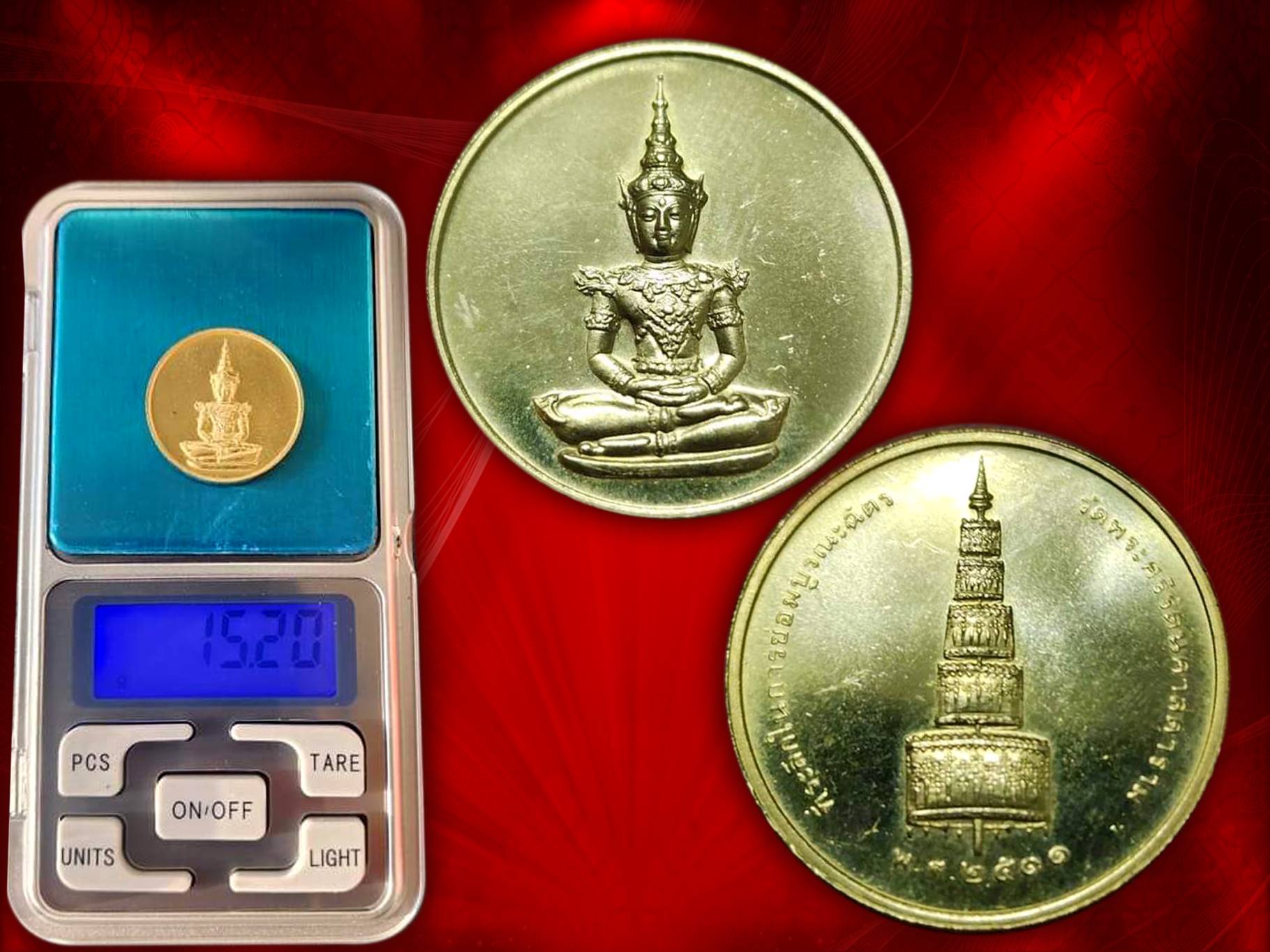 เหรียญพระแก้วมรกต ที่ระลึกซ่อมบูรณะฉัตร เหนือองค์พระแก้ว ปี 2531 เนื้อทองคำ 15.20 กรัม (1 บาท)