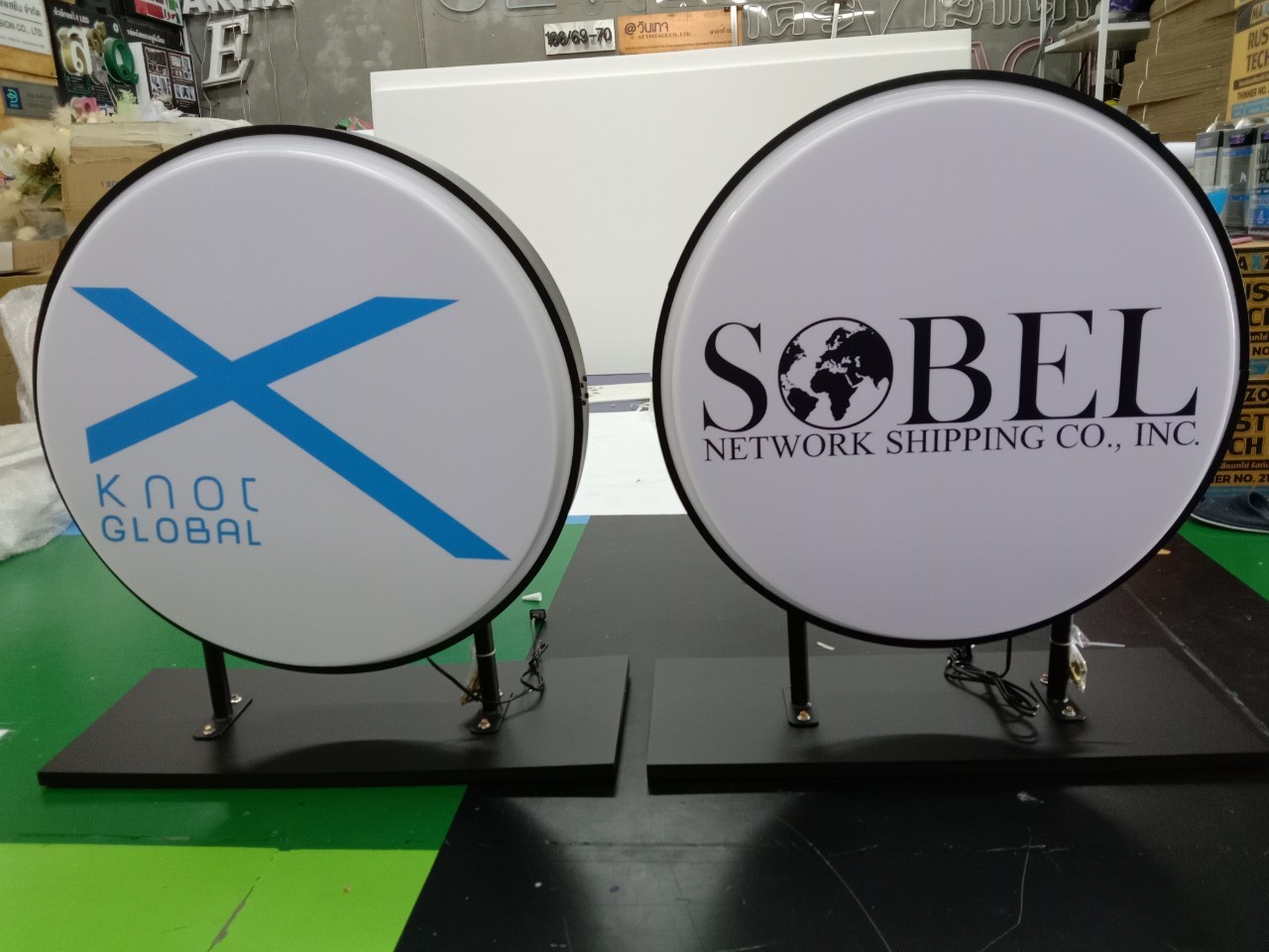 กล่องไฟสำเร็จ 70x70 cm ไฟออก2ด้าน (เสริมฐานตั้งพื้น)