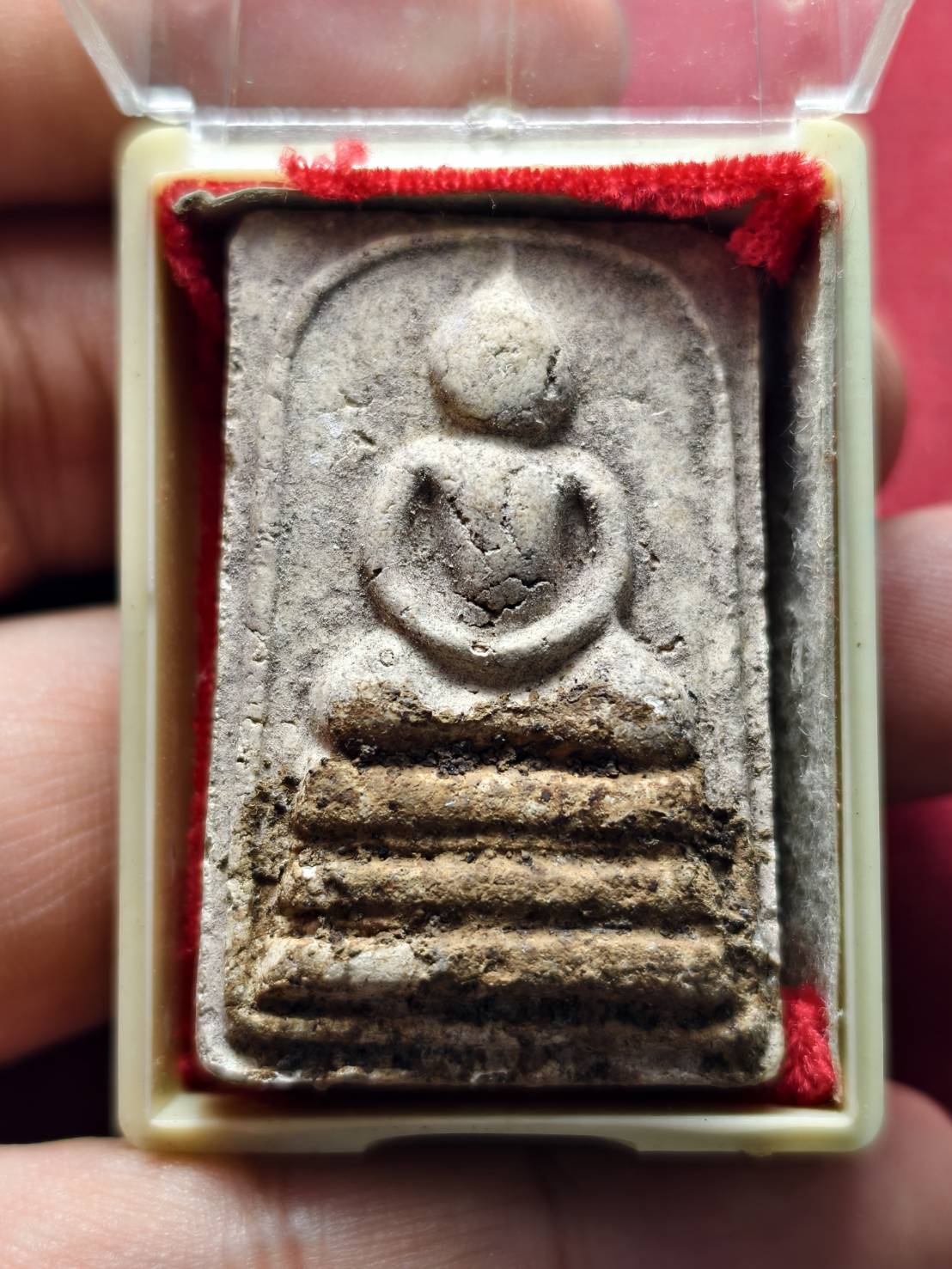 พระสมเด็จหลวงพ่อสุต รุ่นสร้างเจดีย์ วัดปฐมพานิช จ.ลพบุรี พร้อมกล่อง (SKU-13430)