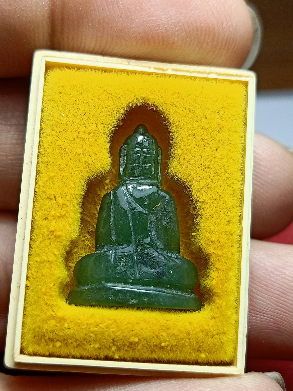 พระหยกหลวงพ่อวิริยังค์ วัดธรรมมงคล กทม. ปี 2536 พร้อมกล่อง (SKU-11523)