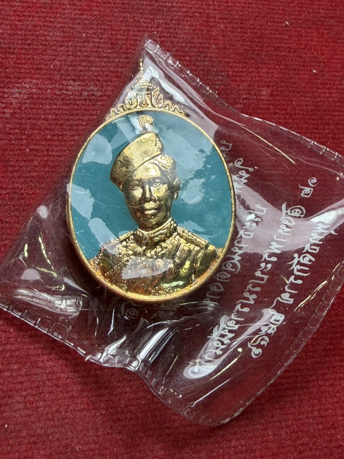 เข็มกลัดลงยาสีฟ้า สมเด็จพระนางเจ้าสิริกิติ์ พระบรมราชินีนาถ ปี 2546 ซองเดิม (SKU-13322)