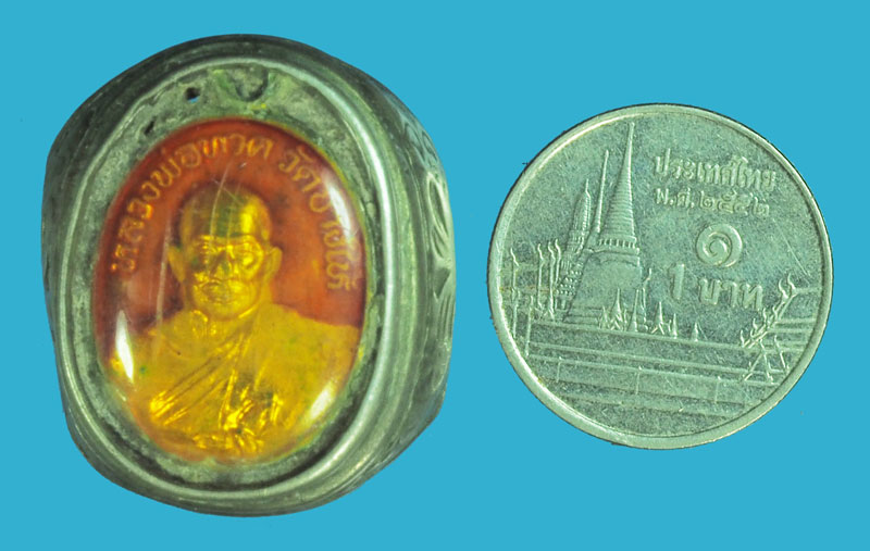 *38640 เหรียญเม็ดแตงลงยา หลวงปู่ทวด หลวงปู่ทิม วัดช้างไห้ ปี 2522 ทำเป็นตัวแหวนเลี่ยมเงิน แหวนท้องวงขาด ตามภาพ 11