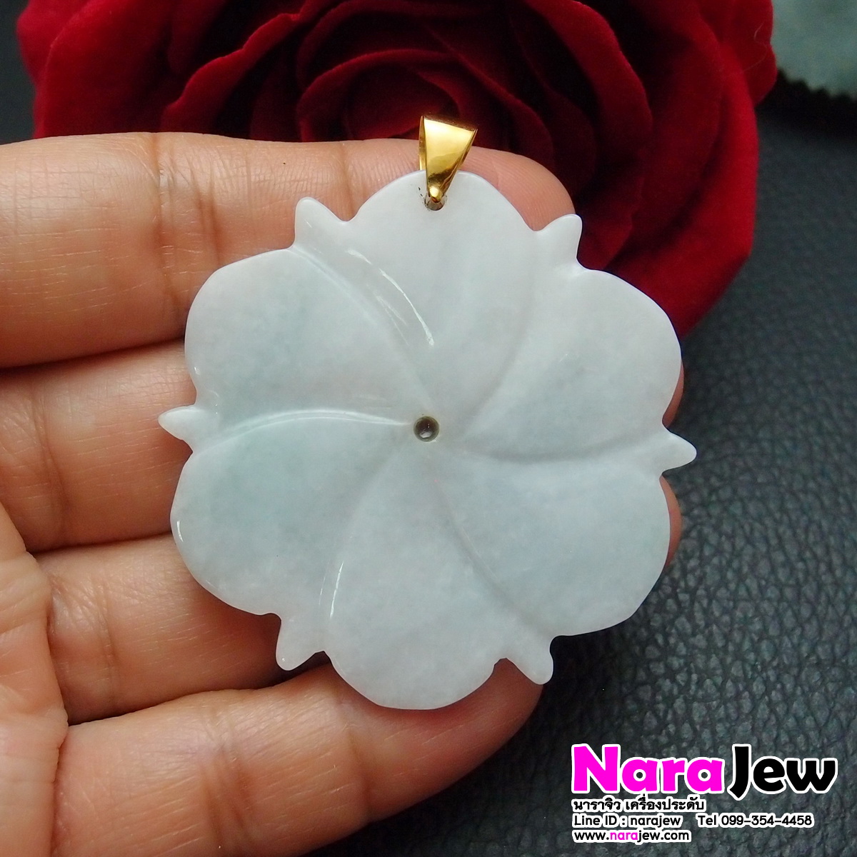 จี้หยกพม่า รูปดอกไม้ Type A ประดับพลอยโกเมน 3 กะรัต ห่วงจี้ทองคำแท้ 18K