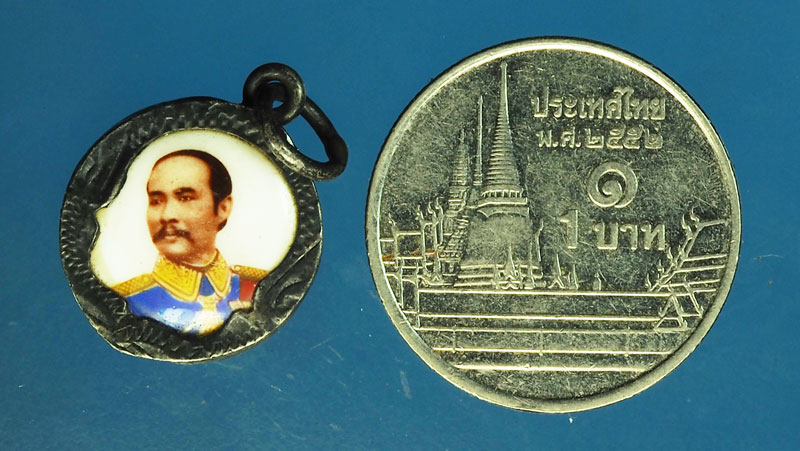 *28768 ล็อกเก็ตในหลวงรัชกาลที่ 5 เลี่ยมเงินเก่า 5