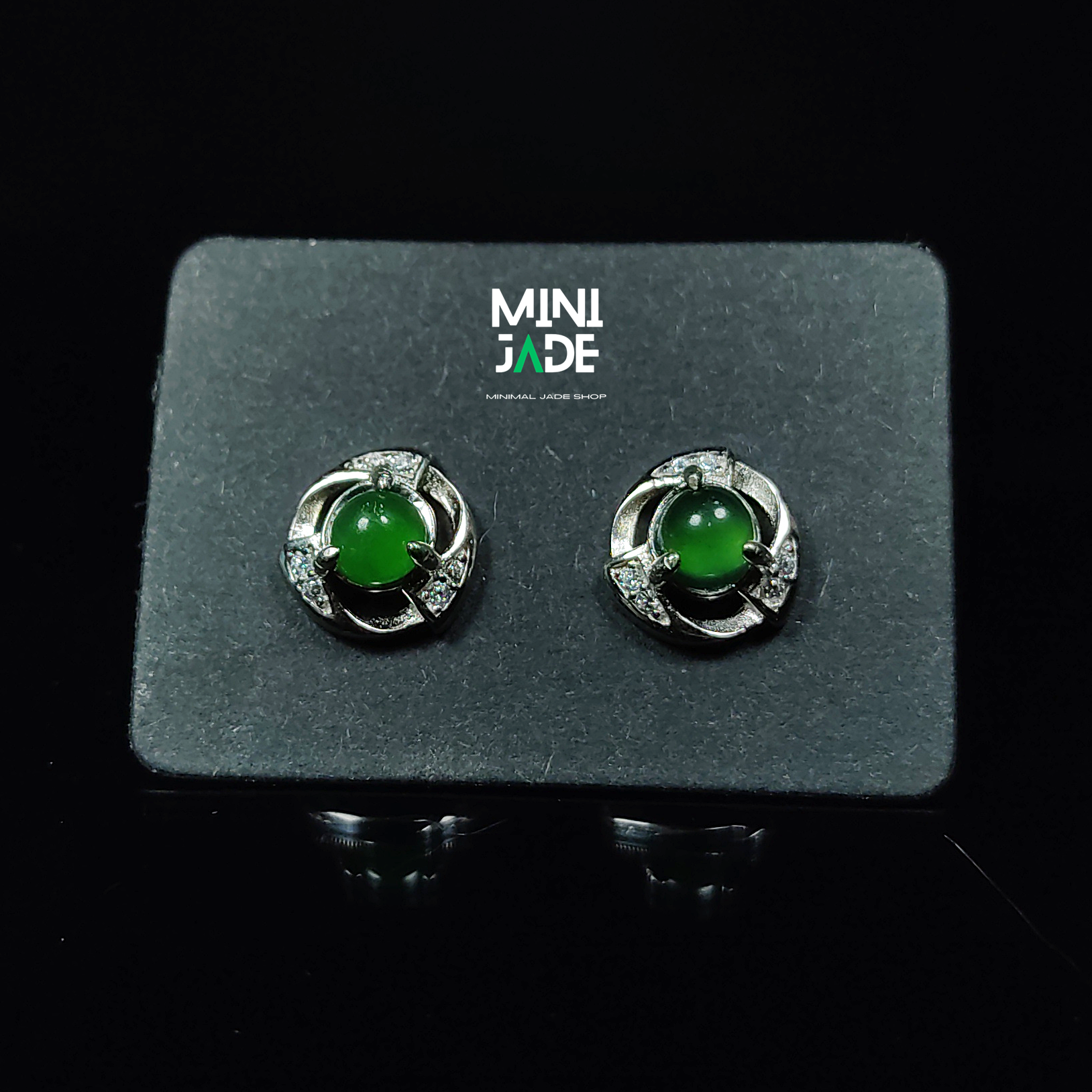 ต่างหูหยก jadeite เนื้อแก้วเขียวจักรพรรดิ ขนาด 4.5 มม