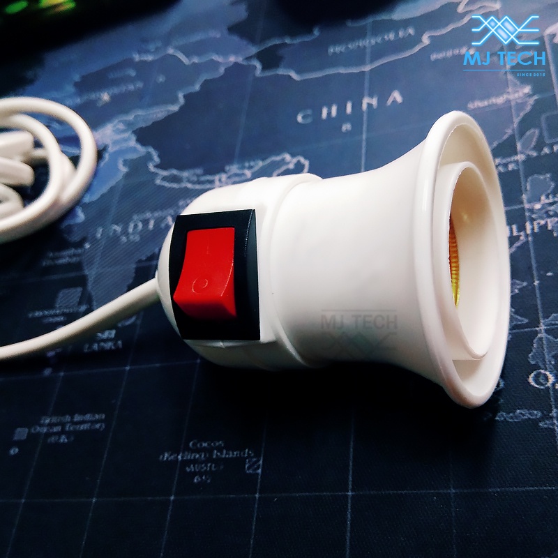 ขั้วหลอดไฟ เกลียว E27 มีสวิตซ์ เปิด-ปิด พร้อมหัวปลั๊ก และ สายไฟ ความยาว 4 เมตร