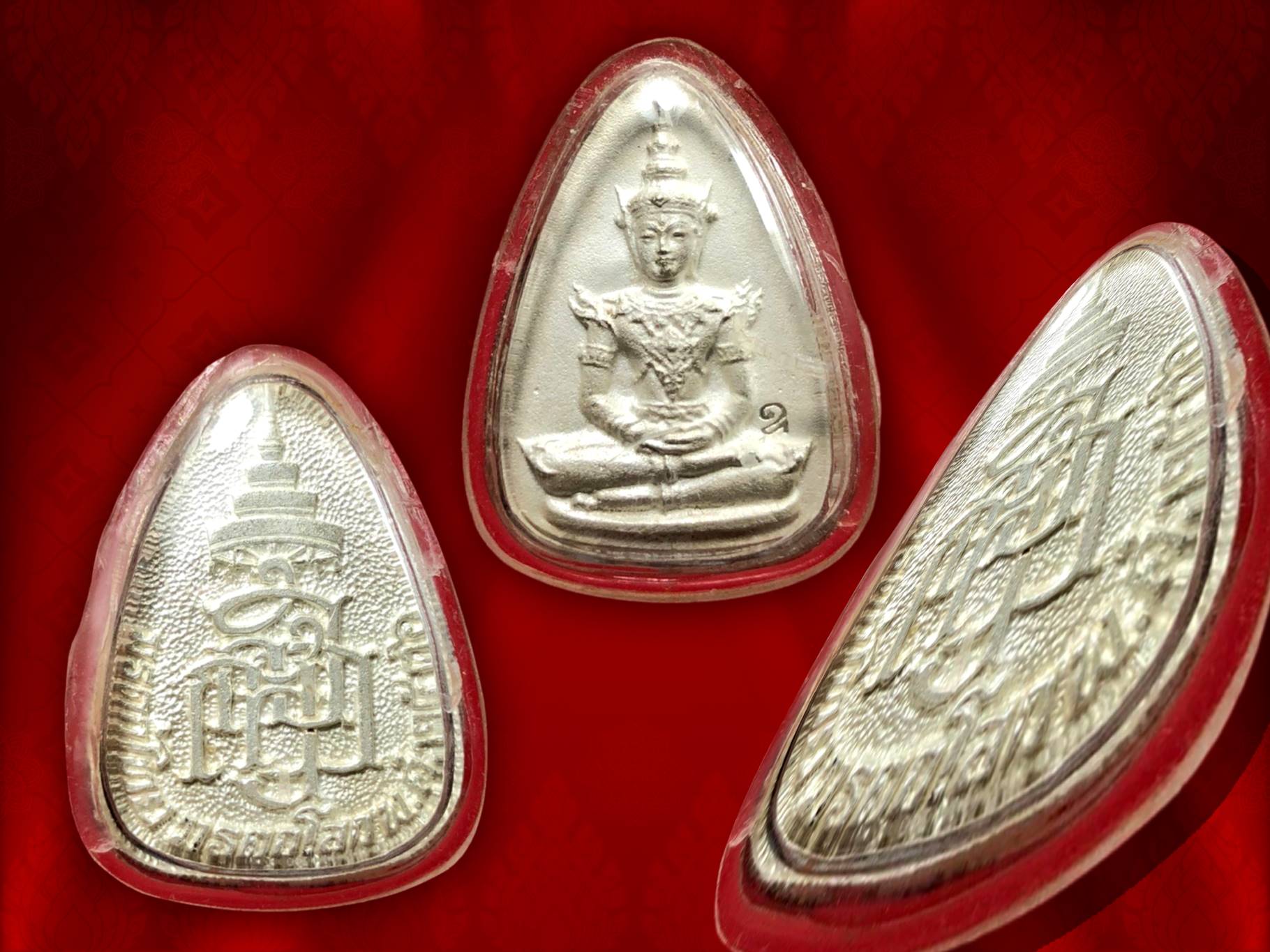 เหรียญพระแก้วมรกต หลังญสส. เนื้อเงิน พิมพ์ใหญ่ รุ่นมรดกไทย มรดกโลก ปี 2536 โดยตอกโค๊ต อุ ด้านหน้ากำกับสำหรับเนื้อเงิน งามมาก องค์นี้มาพร้อมเลี่ยม