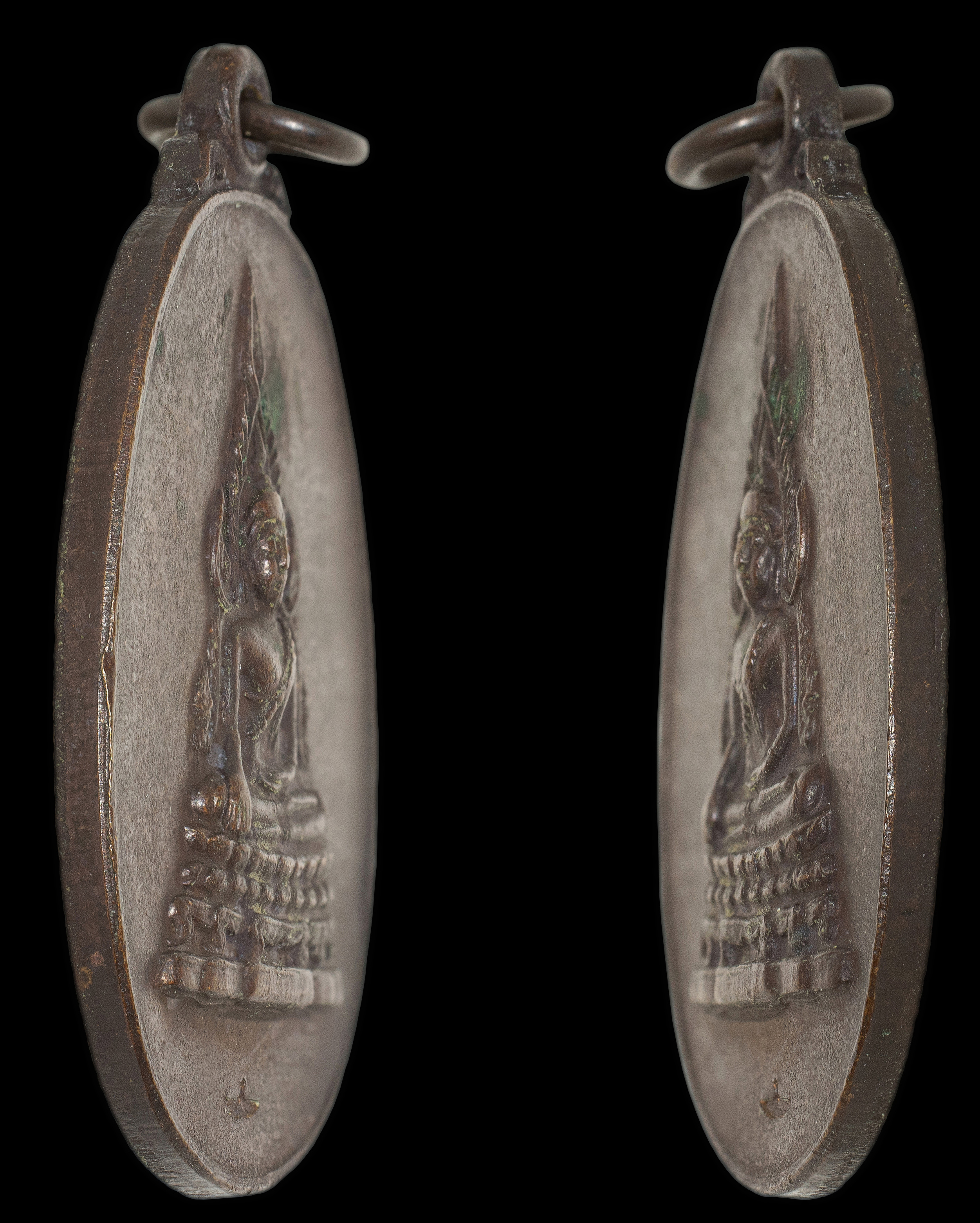 เหรียญพระพุทธชินราชคุ้มเกล้า หลังตรา ภปร. สร้างเพื่อแจกข้าราชการทหารหาญของกองทัพอากาศ ปี 2521