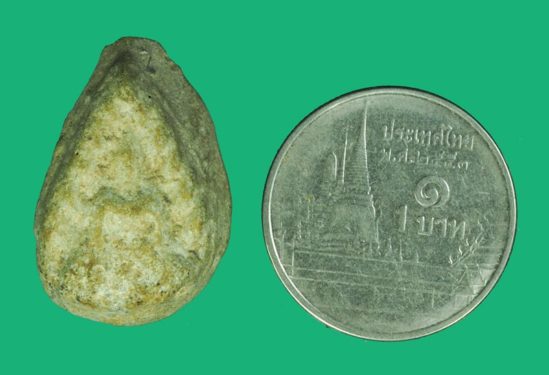 *40381 พระกลีบบัวพระครูใบฏีฏาเกลี้ยง วัดสุทัศน์ ปี 2475 - 2480เนื้อผงน้ำมันเก่าแห้ง (มีตัวอย่างบัตรรับรองจากเวปพระที่เชื่อถือได้ เพื่อเปรียบเทียบกับพระของทางร้าน)9