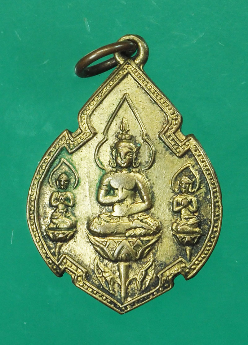 *29129 เหรียญเทวดา หลวงพ่อเพชร วัดบางโฉลกนอก ปี 249X เนื้อทองแดง กระหลั่ยทอง 77