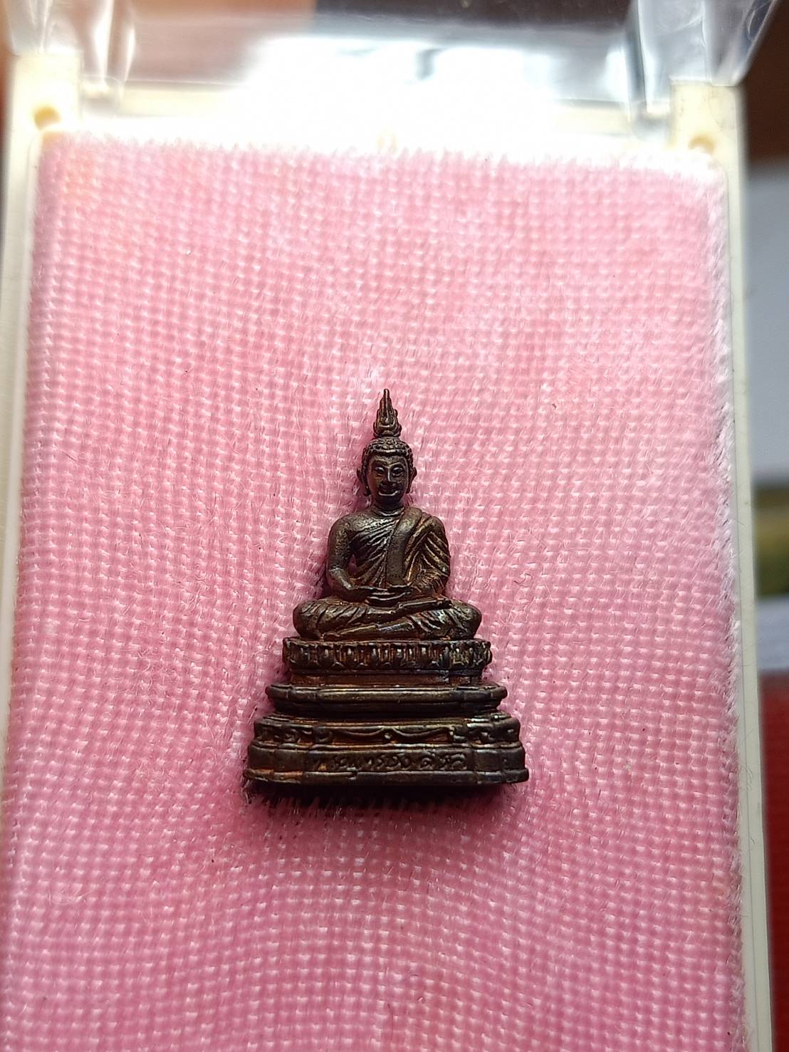 พระชัยวัฒน์พระพุทธอังคีรส วัดราชบพิธสถิตมหาสีมาราม กทม. ปี 2555 พร้อมกล่อง (SKU-07979)