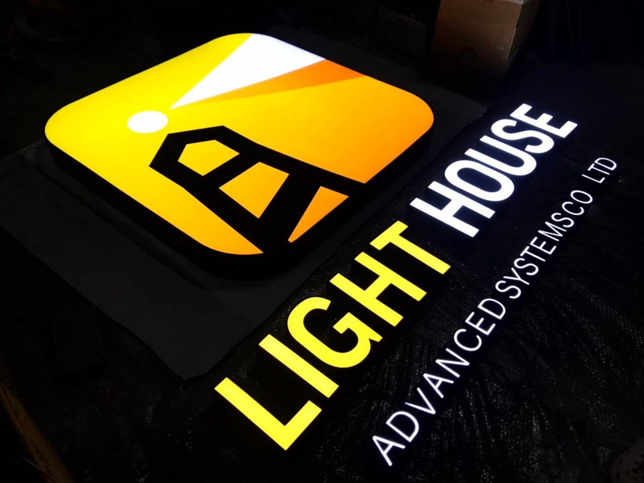 กล่องไฟติดหน้าร้าน