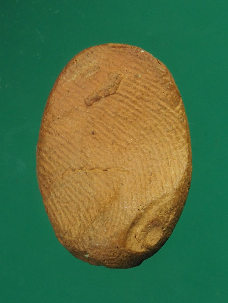 *30358 พระเม็ดบัวรัศมี ไม่ทราบที่และปีสร้าง เนื้อดิน 9.1