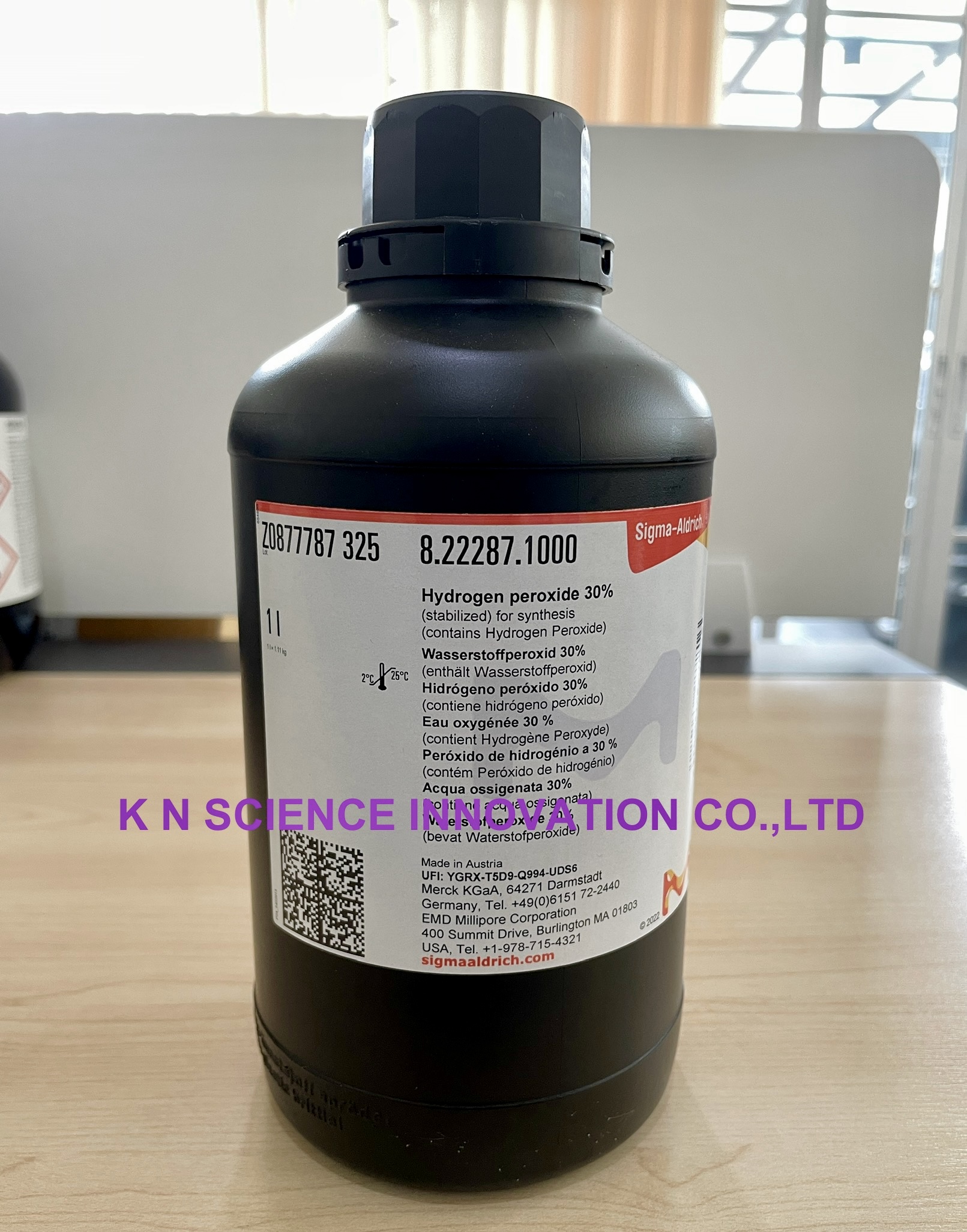 Hydrogen peroxide 30% (stabilized) for synthesis,1 ลิตร, ยี่ห้อ Merck / Germany 22287.1000