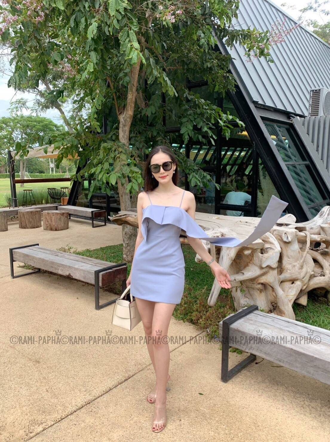 🧧 XS 🧧 RAMI-PAPHA เดรสสีเทาดีไซน์เก๋ๆ ช่วงบนแต่งระบายด้านขวาทิ้งชาย